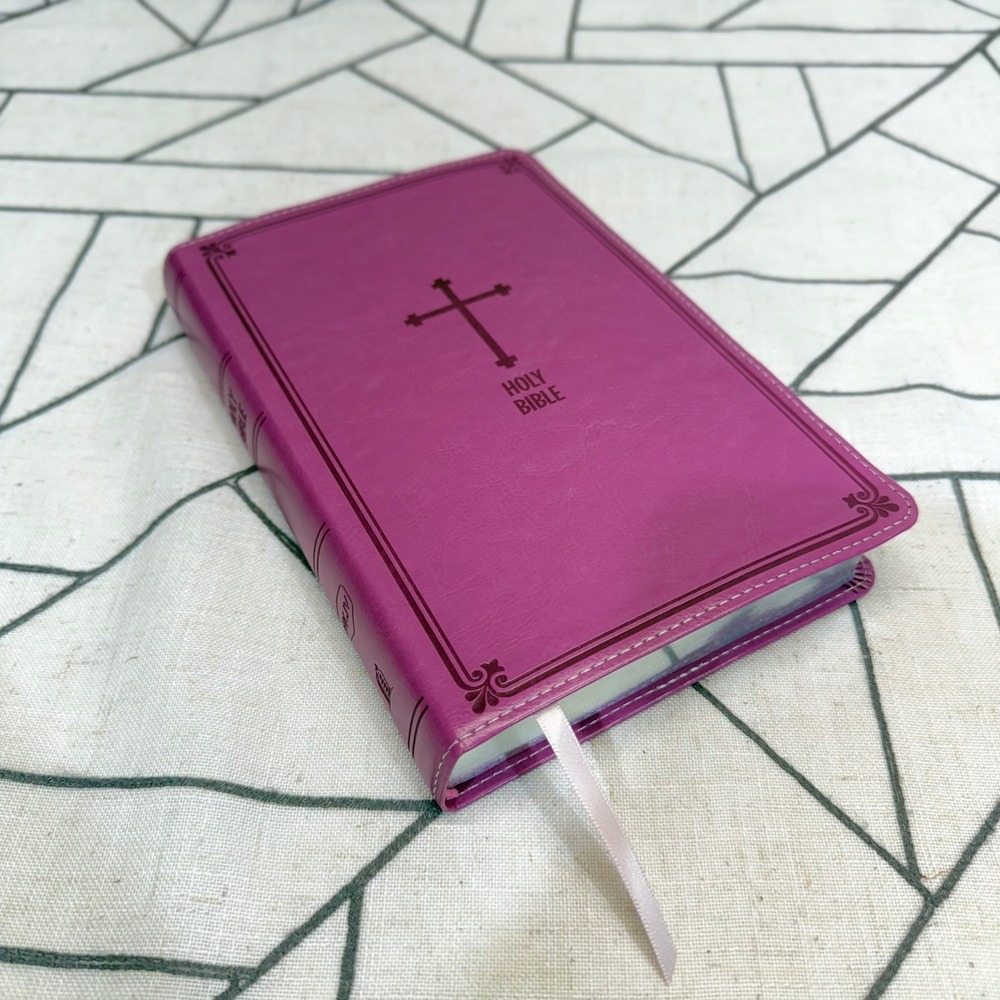Thomas Nelson NKJV Deluxe Gift Bible Purple Leathersoft Cross 9780718075279